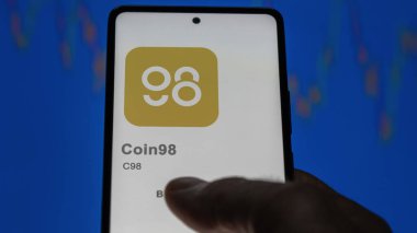 20 Nisan 2024, Şangay, Çin. Bir takas ekranında (C98) Coin98 logosunu kapatın. Madeni para 98 hisse senedi, bir cihaza C98 dolar..