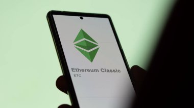 20 Nisan 2024, Şangay, Çin. Bir takas ekranında (ETC) Ethereum Classic logosunu kapatın. (ETC) Ethereum Klasik fiyat hisseleri, bir aygıt üzerinde ETC $.