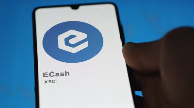 20 Nisan 2024, Şangay, Çin. Bir takas ekranında (XEC) eCash logosuna yaklaş. (XEC) eCash fiyat hisseleri, cihaza XEC $.