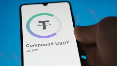 Takas ekranındaki USDT bileşiğinin logosuna yaklaş. (CUSDT) Bileşik USDT fiyat hisseleri, bir aygıt üzerinde $CUSDT.