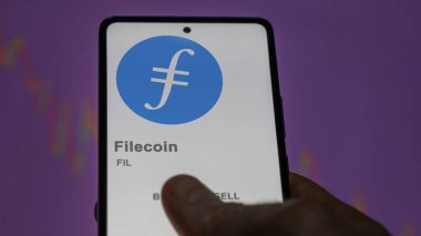 Bir takas ekranındaki (FIL) filecoin logosunu kapat. (FIL) dosya madeni para fiyatları hisse senetleri, bir aygıt üzerinde $FIL.