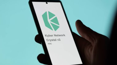 Değiş tokuş ekranında Kyber Ağı Kristal v2 'nin logosunu kapat. (KNC) Kyber Ağı Kristal V2 fiyat hisseleri, bir aygıt üzerinde $KNC.