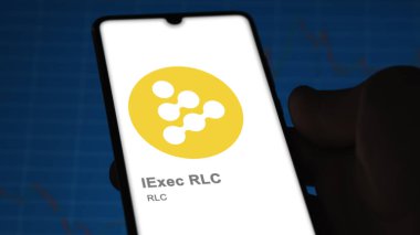 Bir takas ekranında (RLC) iExec RLC 'nin logosunu kapat. iExec RLC fiyat hisseleri, bir aygıt üzerinde RLC $.