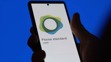 Takas ekranındaki (USDP) paxos standardının logosunu kapat. (USDP) Paxos standart fiyat hisseleri, bir aygıt üzerinde USDP $.