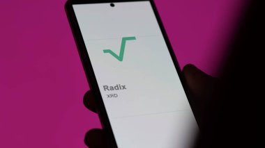 Değiş tokuş ekranında (XRD) Radix logosuna yaklaş. Radyasyon fiyat hisseleri, bir aygıta XRD $.