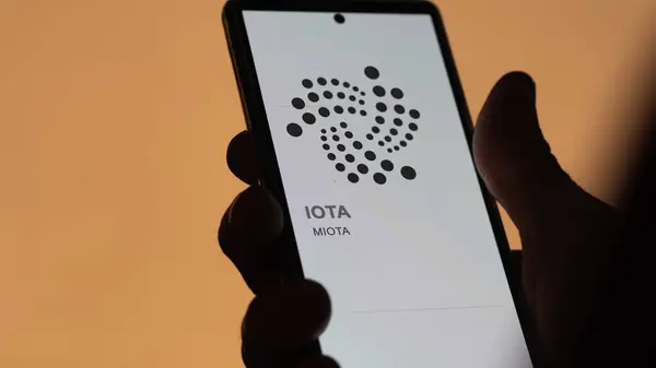 Takas Ekranındaki Iota Logosuna Miota Yaklaş Iota Hisse Senetleri Bir — Stok fotoğraf