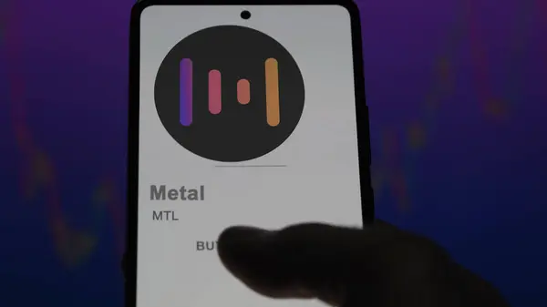 Değiş Tokuş Ekranındaki Mtl Metalin Logosuna Yaklaş Mtl Metal Fiyat — Stok fotoğraf