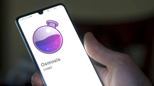 在交易所的屏幕上关闭 Osmo Osmosis的标识 Osmo Osmosis Price Stocks Osmo Device — 图库照片