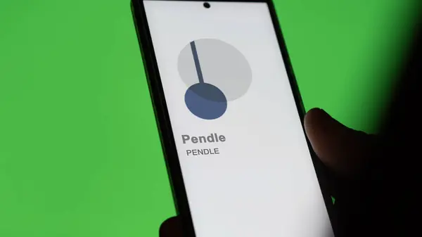 Bir Takas Ekranındaki Pendle Pendle Logosuna Yaklaş Pendle Fiyat Hisseleri — Stok fotoğraf