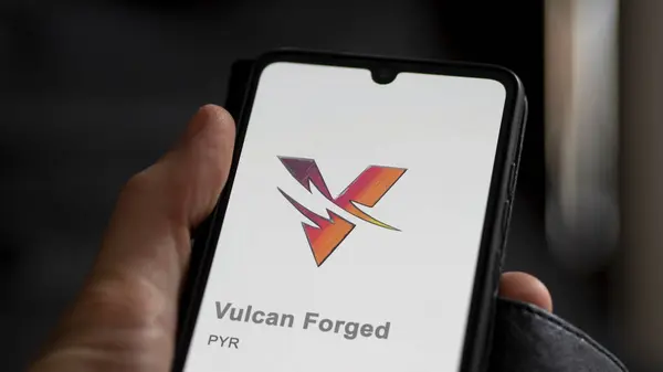 在交易所的屏幕上关闭 Pyr Vulcan的标识 Pyr Vulcan伪造价格股票 一个装置上的Pyr美元 — 图库照片
