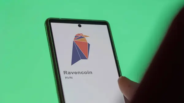 Aproape Logo Ravencoin Rvn Ecranul Unui Schimb Rvn Stocurile Preț — Fotografie, imagine de stoc