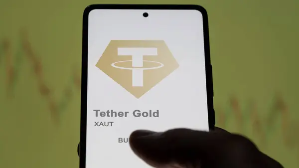Aproape Logo Xaut Tether Gold Ecranul Unui Schimb Xaut Stocuri — Fotografie, imagine de stoc