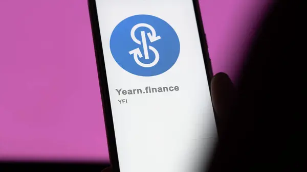 Close Logo Yfi Yearn Finance Ecranul Unui Schimb Yfi Câștigă — Fotografie, imagine de stoc