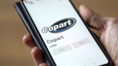 09 Nisan 2024, Dallas, Teksas. Takas ekranındaki Copart logosuna yaklaş. Copart hisse senetleri, bir cihazda CPRT $.