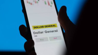 09 Nisan 2024, Goodlettsville, Tennessee. Takas ekranındaki Dolar General logosuna yaklaş. Dolar Genel Fiyat Hisseleri, Bir aygıt üzerinde $DG.