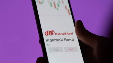 29 Nisan 2024, Davidson, Kuzey Carolina. Bir değiş tokuş ekranında Ingersoll Rand 'in logosuna yaklaş. Ingersoll Rand hisse senetleri, bir cihaza IR $.