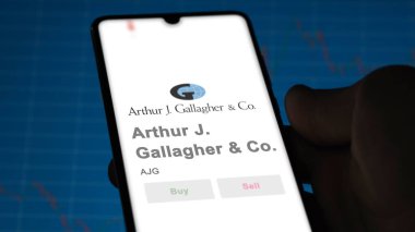 29 Nisan 2024, Rolling Meadows, Illinois. Bir değiş tokuş ekranında Arthur J. Gallagher & Co. 'nun logosuna yaklaş. Arthur J Gallagher & Ortak Fiyat Hisseleri, AJG $bir aygıt üzerinde.