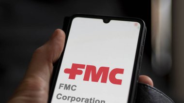 29 Nisan 2024, Philadelphia, Pennsylvania. Bir değiş tokuş ekranında FMC Şirketi 'nin logosuna yaklaş. FMC Şirketi hisse senetleri, bir cihazda FMC $.