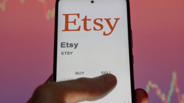 09 Nisan 2024, New York, New York. Değiş tokuş ekranında Etsy 'nin logosuna yaklaş. Etsy hisse senetleri, bir cihazda ETSY $.