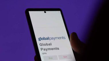 09 Nisan 2024, Atlanta, Georgia. Küresel Ödemeler 'in logosunu değiş tokuş ekranında kapatın. Küresel Ödemeler hisse senetleri, bir aygıt üzerinde GPN $.