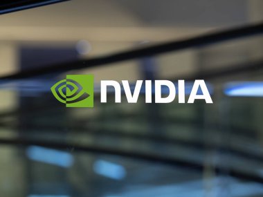 Lobideki bir pencerede logo Nvidia.