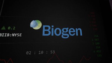 29 Nisan 2024, Cambridge, Massachusetts. Bir değiş tokuş ekranındaki Biogen logosuna yaklaş. Biyojen fiyatları, bir aygıt için BIIB $.