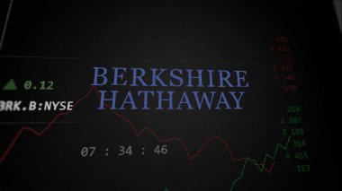 09 Nisan 2024, Omaha, Nebraska. Berkshire Hathaway 'in logosuna bir değiş tokuş ekranında yaklaş. Berkshire Hathaway hisse senetleri, bir cihaza BRKB dolar..
