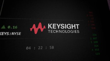 29 Nisan 2024, Santa Rosa, Kaliforniya. Takas ekranındaki Keysight logosuna yaklaş. Anahtar görüşlü hisse senetleri, bir cihazda $KEYS.
