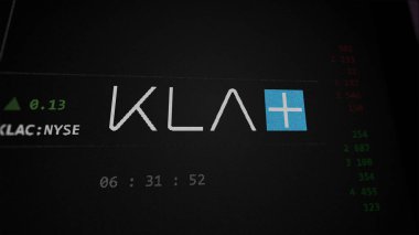 09 Nisan 2024, Milpitas, Kaliforniya. Bir değiş tokuş ekranında KLA Şirketi 'nin logosuna yaklaş. KLA Şirketi hisse senetleri, KLAC $bir aygıt üzerinde.