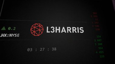 09 Nisan 2024, Melbourne, Florida. Bir değiş tokuş ekranındaki L3Harris logosuna yaklaş. L3Harris hisse senetleri, bir cihaza LHX $.