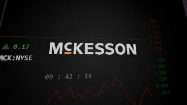 09 Nisan 2024, Irving, Teksas. Bir değiş tokuş ekranında McKesson 'ın logosuna yaklaş. McKesson hisse senetleri, bir cihazda MCK $.