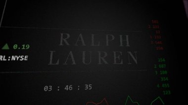09 Nisan 2024, New York, New York. Ralph Lauren Şirketi 'nin logosuna yakın çekim bir değiş tokuş ekranında. Ralph Lauren Şirketi hisse senetleri, cihaza RL dolar..