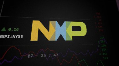 09 Nisan 2024, Eindhoven, Hollanda. Değiş tokuş ekranındaki NXP yarı iletkenlerinin logosunu kapat. NXP Yarı iletkenler hisse senetleri, bir aygıt üzerinde NXPI $.