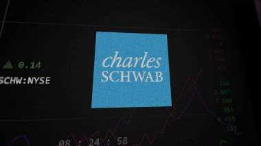 09 Nisan 2024, Westlake, Teksas. Charles Schwab Şirketi 'nin logosunu bir değiş tokuş ekranında kapatın. Charles Schwab Şirketi hisse senetleri, cihaza $SCHW.