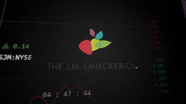 09 Nisan 2024, Orrville, Ohio. J.M. 'in logosuna yaklaş. Smucker Şirketi (The) bir değiş tokuş ekranında. J M Smucker Şirketi (The) fiyat hisseleri, bir aygıt üzerinde SJM $.