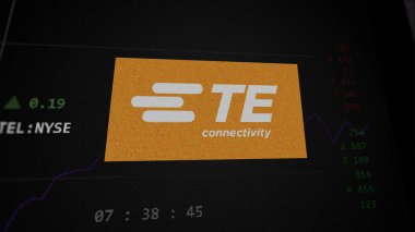 09 Nisan 2024, Schaffhausen, İsviçre. Bir değiş tokuş ekranındaki TE-Bağlantı logosunu kapat. TE Bağlantı Fiyat Hisseleri, bir aygıt üzerinde TEL $.