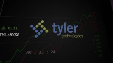 09 Nisan 2024, Plano, Teksas. Tyler Teknolojileri 'nin logosunu bir değiş tokuş ekranında kapatın. Tyler Teknoloji hisse senedi fiyatları, TYL $.