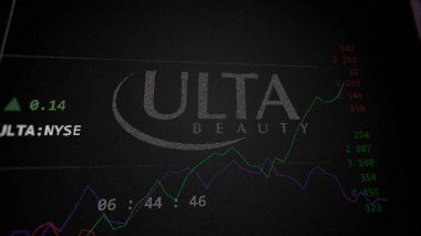 09 Nisan 2024, Bolingbrook, Illinois. Değiş tokuş ekranındaki Ulta Beauty logosuna yaklaş. Ulta Güzellik Fiyatı hisseleri, bir cihazda ULTA $.