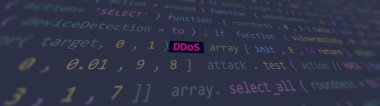 Sanal saldırı ddos metni Vue 'nun kod düzenleyicisi stüdyo noktasının ön planında. Saldırı sisteminde hassasiyet metni ascii. İngilizce metin, İngilizce metin