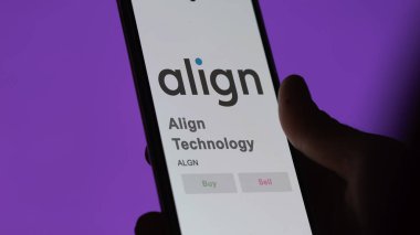 09 Nisan 2024, Tempe, Arizona. Align Teknoloji 'nin logosuna yakın çekim bir değiş tokuş ekranında. Teknoloji fiyat hisselerini hizala, bir aygıta ALGN $.