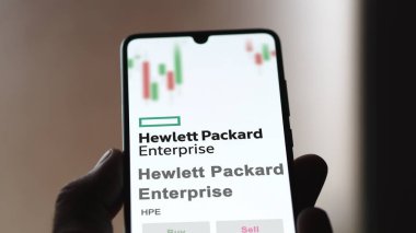 09 Nisan 2024, Houston, Teksas. Bir değiş tokuş ekranında Hewlett Packard Enterprise 'ın logosuna yaklaş. Hewlett Packard Şirketi hisse senetleri, bir cihaza HPE $.