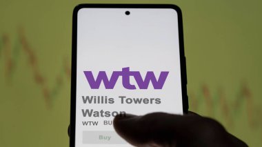 09 Nisan 2024, Londra, Birleşik Krallık. Bir değiş tokuş ekranındaki Willis Kuleleri 'nin logosuna yaklaş Watson. Willis Kuleleri Watson hisse senetleri, WTW $bir aygıt.