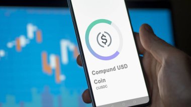 17 Nisan 2024, Şangay, Çin. Bir değiş tokuş ekranında USD Coin 'in logosuna yaklaş. (CUSDC) Bir aygıt üzerinde USD madeni para fiyatları hisse senetleri, $CUSDC.