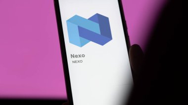 17 Nisan 2024, Şangay, Çin. Değiş tokuş ekranında Nexo 'nun logosuna yaklaş. Nexo hisse senetleri, bir cihazda NEXO $.