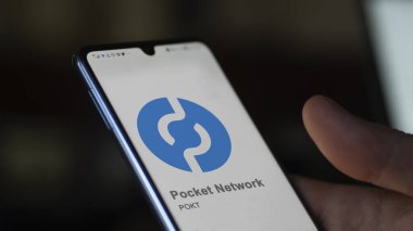 17 Nisan 2024, Şangay, Çin. Bir değiş tokuş ekranında Pocket Network logosunu kapat. Cep Ağı Fiyat Hisseleri, Bir aygıtın üzerinde $POKT.