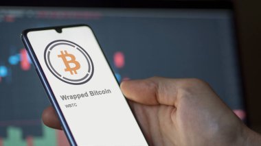 17 Nisan 2024, Şangay, Çin. Değiş tokuş ekranında (WBTC) paketlenmiş Bitcoin logosunu kapat. (WBTC) Paketlenmiş Bitcoin fiyat hisseleri, bir aygıt üzerinde $WBTC.