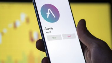 Bir değiş tokuş ekranında AVE 'ın logosuna yaklaş. AVE AVE fiyat hisseleri, bir aygıt üzerinde $AVE.