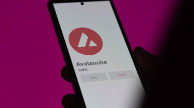 Değiş tokuş ekranındaki AVAX çığ logosuna yaklaş. AVAX çığ fiyatı hisseleri, bir aygıt üzerinde $AVAX.