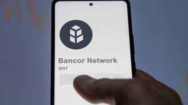 BNT Bancor Network 'ün logosunu bir değiş tokuş ekranında kapatın. BNT Bancor Ağ Fiyat Hisseleri, Bir aygıt üzerinde BNT $.