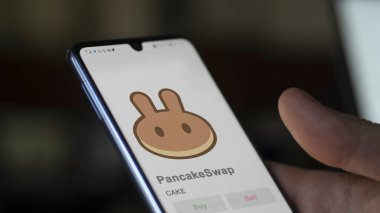 Bir takas ekranındaki Pasta Pankek Takası logosuna yaklaş. Pasta PancakeTakas hisse senetleri, cihazda $Pasta.